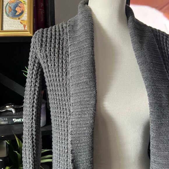 Old Navy Size XS Gray Knitted Sweater cardigan - Picture 2 of 7